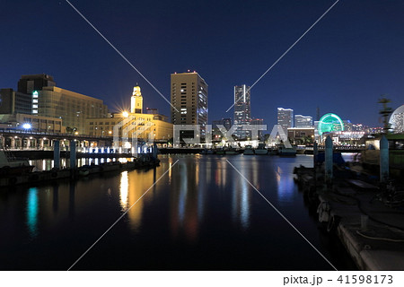 横浜三搭（クイーン）と象の鼻パークの夜景 41598173