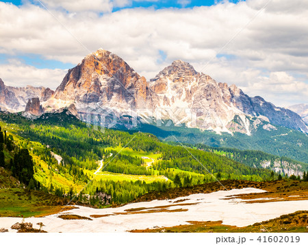 Cinque Torri rock towers and Tofana Mountains on sunny summer day, Dolomites, Italy Cinque Torri rock towers and Tofana Mountains on sunny summer day, Dolomites, Italy 41602019