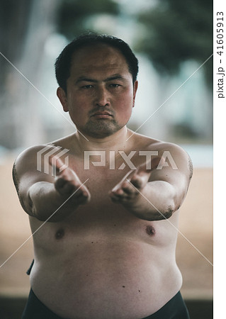 Sumo wrestling 41605913
