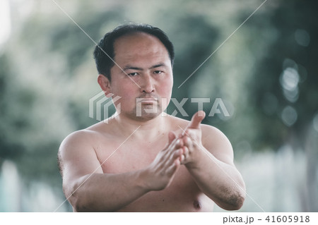 Sumo wrestling 41605918