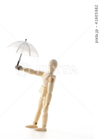 傘を持ってきました。 41605982