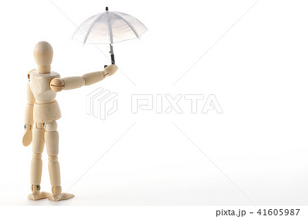 傘を持ってきました。 41605987