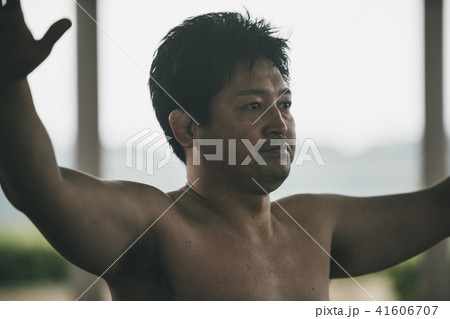 Sumo wrestling 41606707