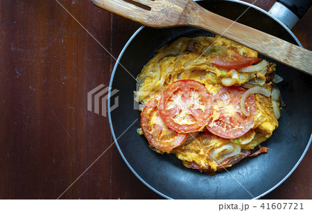 Homemade Omelette with onions and tomatoes Homemade Omelette with onions and tomatoes 41607721