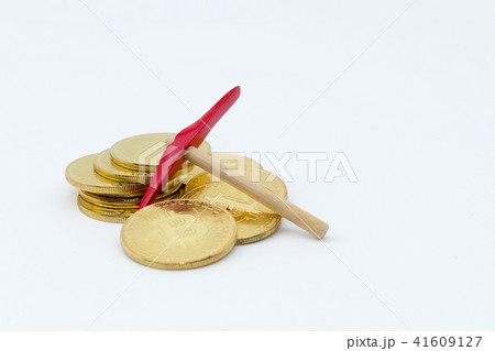 仮想通貨・ビットコインとつるはしのイメージ 41609127