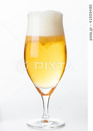 夏を感じるグラスに注いだ缶ビール 夏を感じるグラスに注いだ缶ビール 41609480