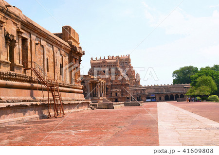 Entrance Gopuram, Brihadisvara Temple complex 41609808