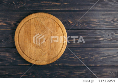 Empty pizza board. 41610054