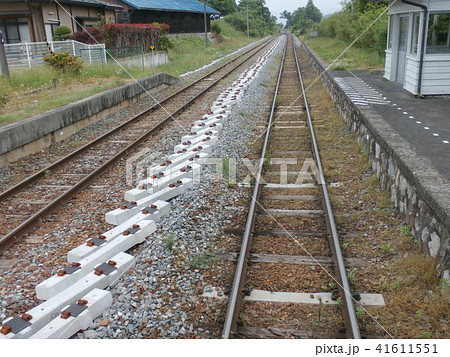 ローカル線のマクラギが木製からコンクリート製に 41611551