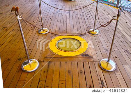 戦艦ミズーリ内甲板上の日本降伏文書調印式の場所 戦艦ミズーリ内甲板上の日本降伏文書調印式の場所 41612324