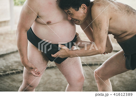 Sumo wrestling 41612389