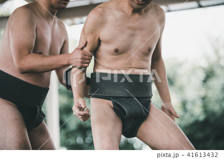 Sumo wrestling 41613432