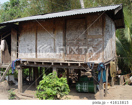 高床式の住居 ルアンパバーン近郊 ラオス の写真素材