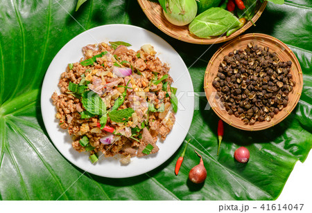 Spicy `minced pork with fresh vegetables, Spicy `minced pork with fresh vegetables, 41614047