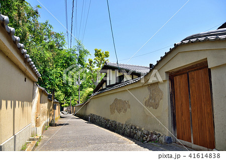 奈良の路地の土塀 41614838