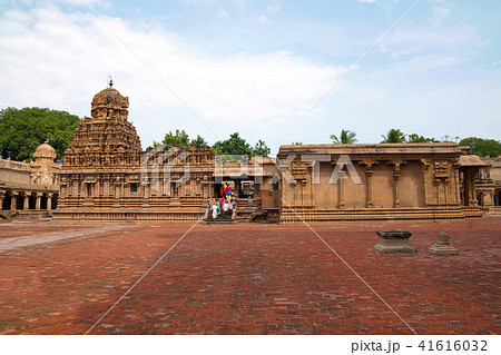 Tourist at Subrahmanyam shrine Brihadisvara Temple Tourist at Subrahmanyam shrine Brihadisvara Temple 41616032