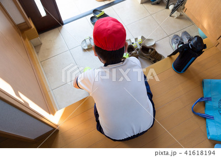 運動会の日の朝 出発前の子供 運動会の日の朝 出発前の子供 41618194