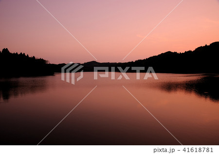 夕暮れの雄蛇が池 雄蛇が池 夕暮れの雄蛇が池 雄蛇が池 41618781