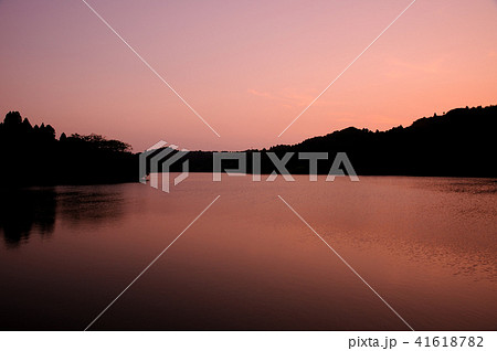 夕暮れの雄蛇が池　雄蛇が池 41618782