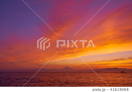 江の島に沈む夕日 41619068