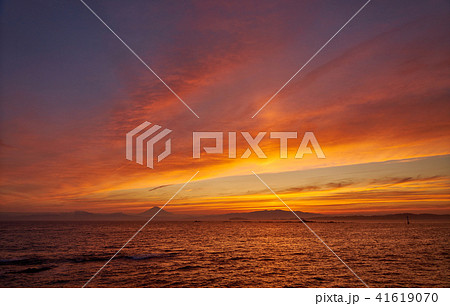 江の島に沈む夕日 41619070