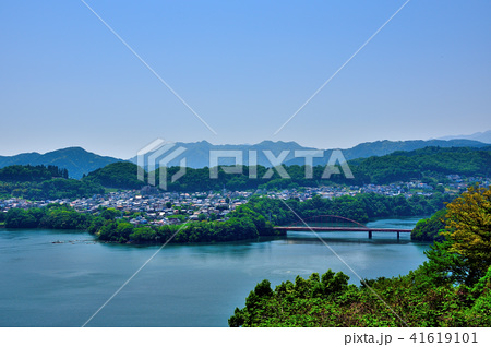 かながわの橋100選 三井大橋 遠景 津久井湖 神奈川県相模原市緑区太井の写真素材