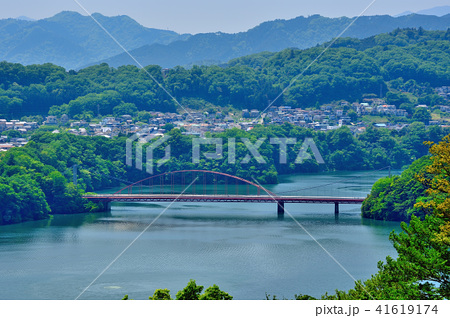 かながわの橋100選 三井大橋 遠景 津久井湖 神奈川県相模原市緑区太井の写真素材