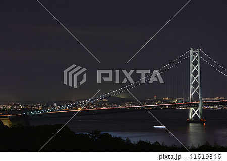 兵庫県 淡路島 明石海峡大橋の夜景の写真素材