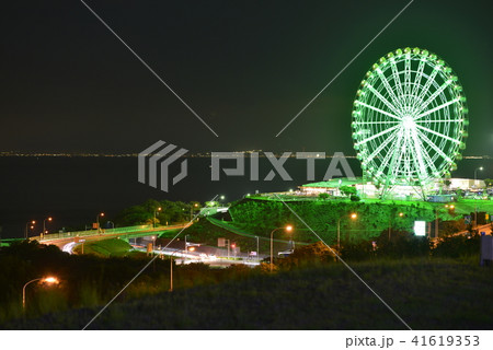 兵庫県 淡路saの観覧車夜景の写真素材