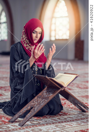 Young muslim woman praying with rosary in mosque 41620922