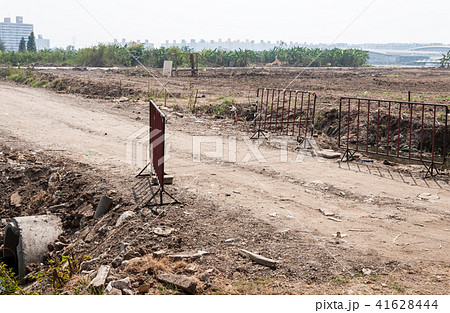 Dirt road to the construction site. 41628444