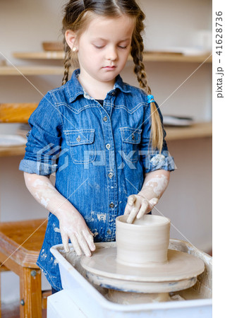 pottery handcraft hobby girl shape clay wheel 41628736