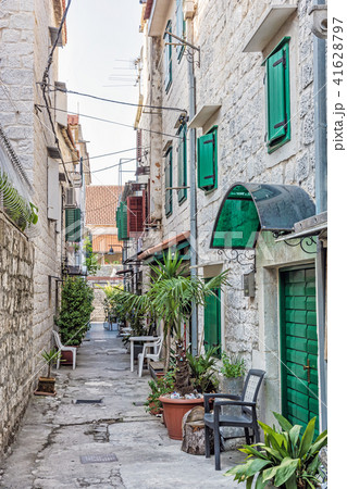 Narrow street in historic Trogir, Croatia Narrow street in historic Trogir, Croatia 41628797