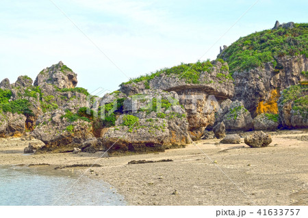 沖縄・浜比嘉島の海辺 41633757