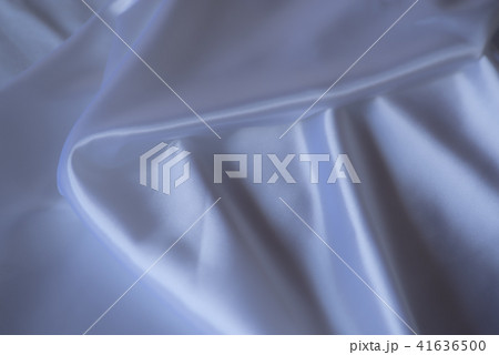 白い布地のドレープ 光沢あるサテン生地 F 2 の写真素材
