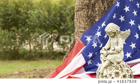 girl angel  statue with the flag of america 41637839