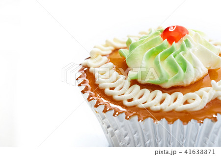 cup cake isolated on white 41638871