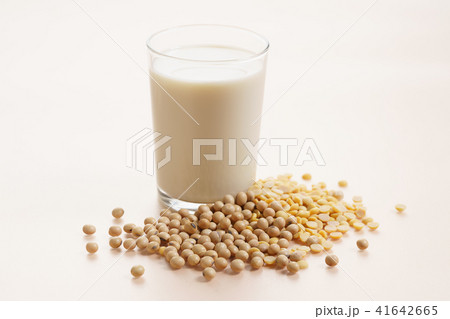 Soy milk 41642665