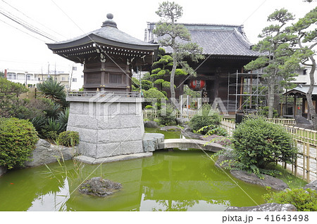 萬満寺の境内のお堂と池 千葉県松戸市馬橋 萬満寺の境内のお堂と池 千葉県松戸市馬橋 41643498