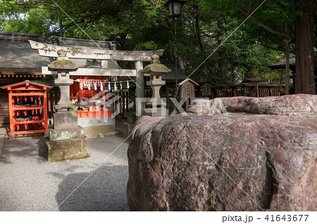 秩父神社　神降石と稲荷神社 41643677