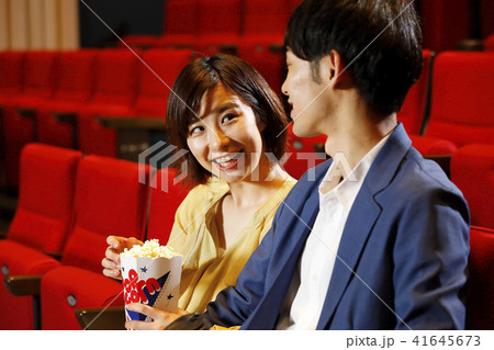 デートを楽しむ男女 41645673