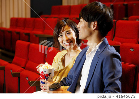 デートを楽しむ男女 41645675
