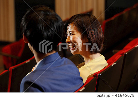 デートを楽しむ男女 41645679