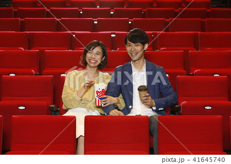 デートを楽しむ男女 41645740