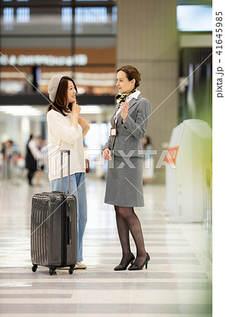 空港　旅行　女性　撮影協力：成田空港 41645985