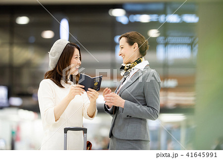 空港 旅行 女性 撮影協力:成田空港 空港 旅行 女性 撮影協力:成田空港 41645991