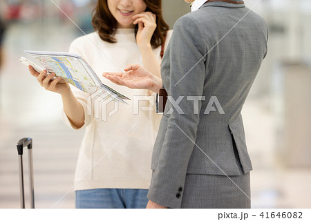 空港　旅行　女性　撮影協力：成田空港 41646082