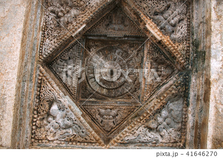 Decorative ceiling, mukha mandapa, Adinatha Bsadi 41646270