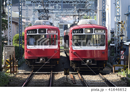 廃止予定の京浜急行電鉄800形車両、上下同時走行の写真素材 [41646652 ...