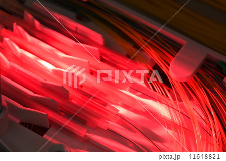 Splicing the fibers on spice tray with red laser Splicing the fibers on spice tray with red laser 41648821